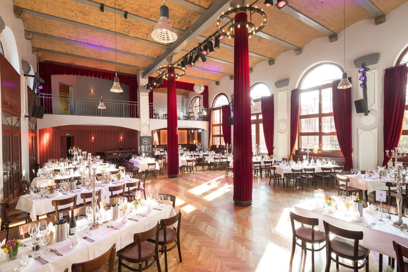 Ballhaus Walzerlinksgestrickt
