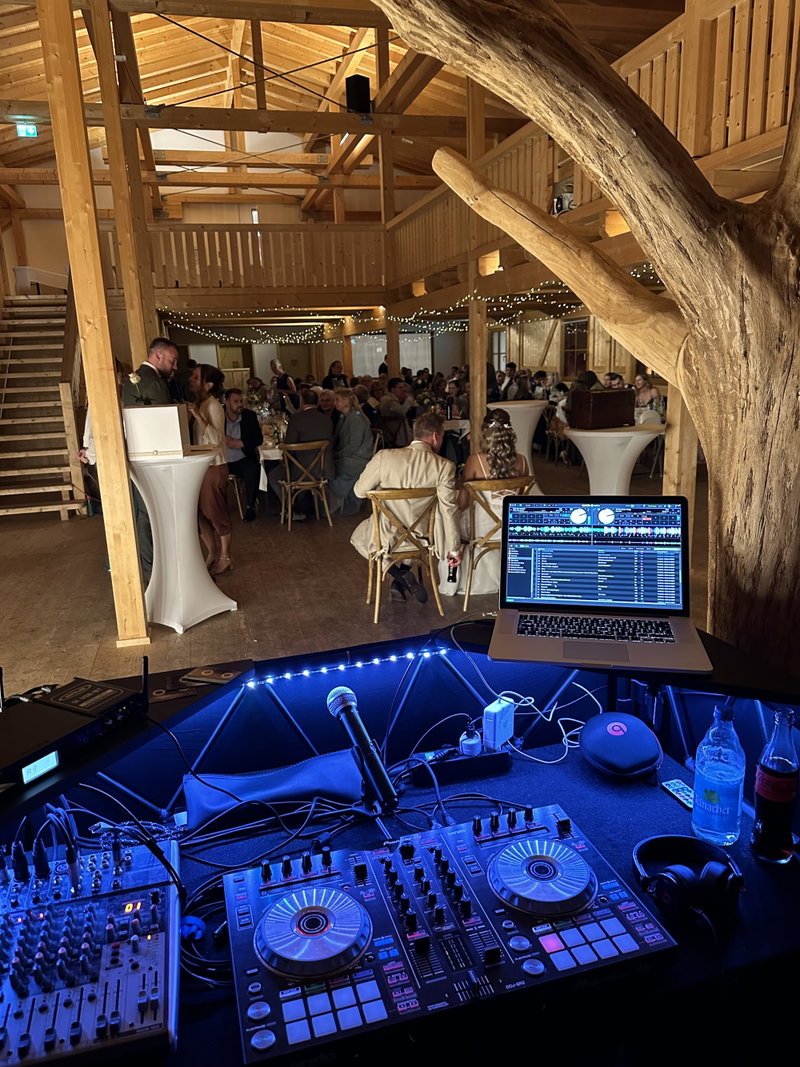DJ DeMar