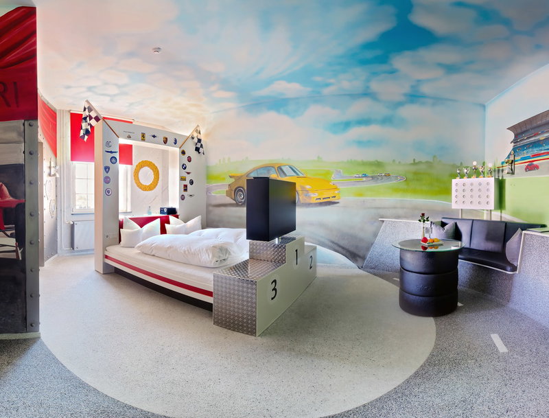 V8 HOTEL in der MOTORWORLD