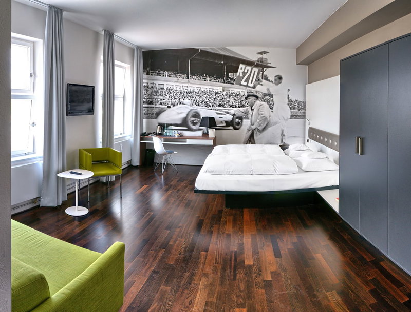 V8 HOTEL in der MOTORWORLD