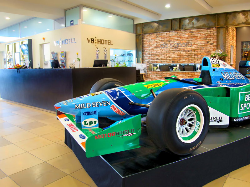 V8 HOTEL in der MOTORWORLD