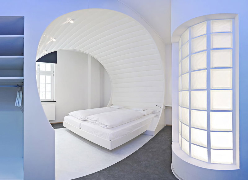 V8 HOTEL in der MOTORWORLD