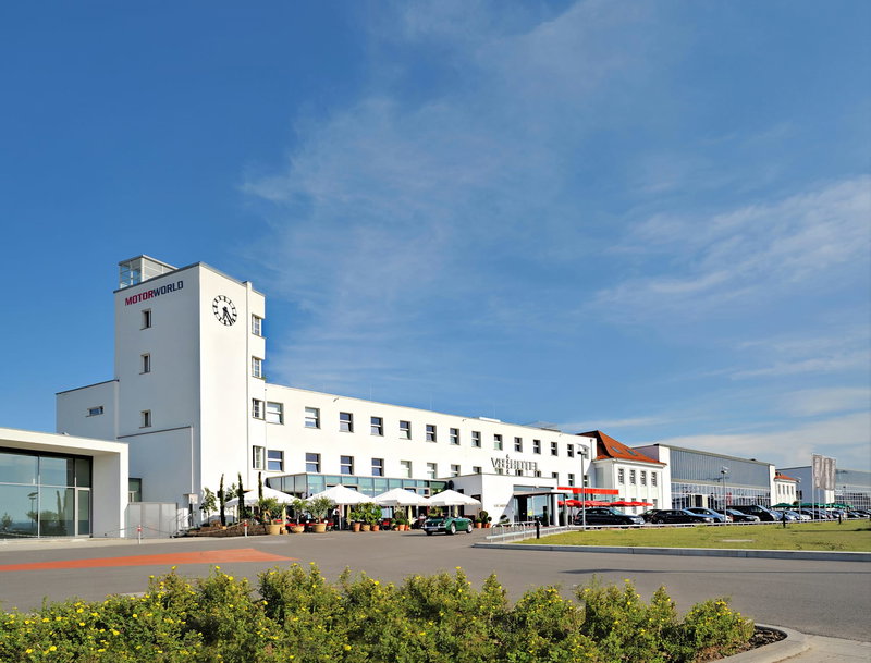 V8 HOTEL in der MOTORWORLD